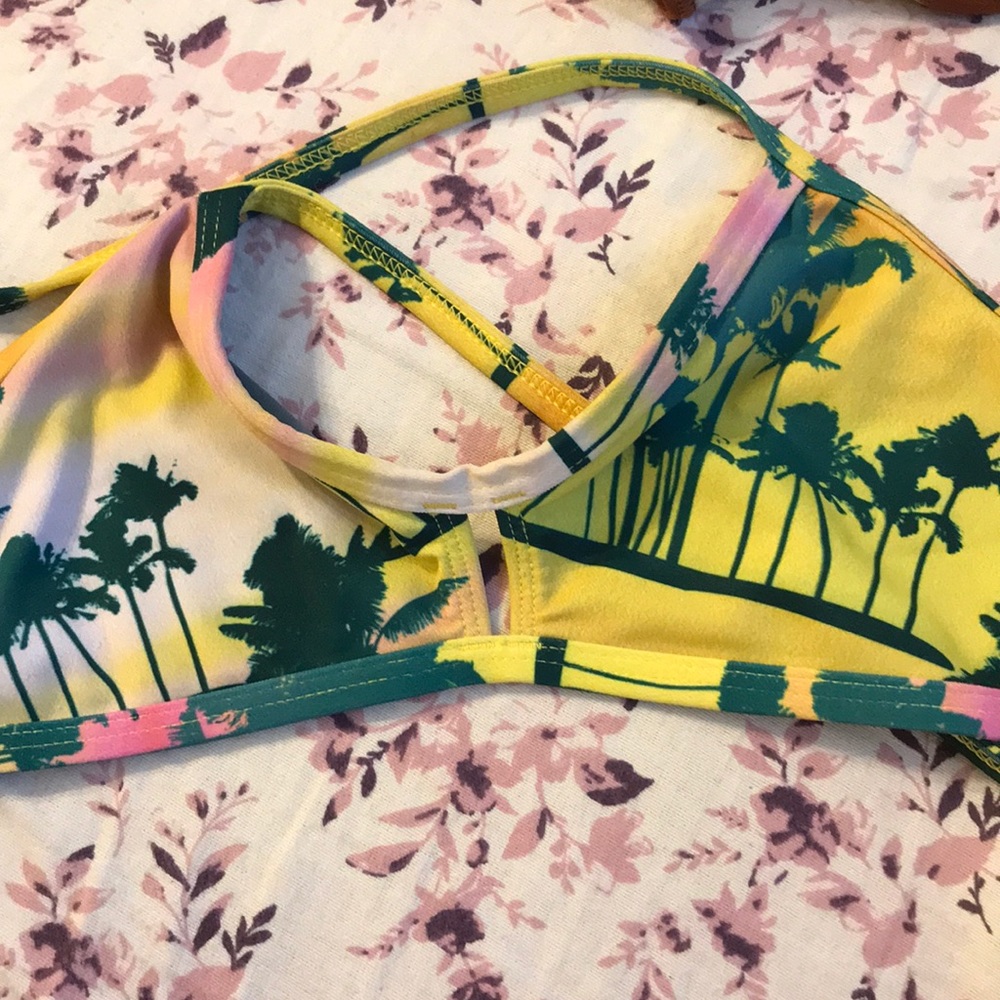 Jolyn maui top
